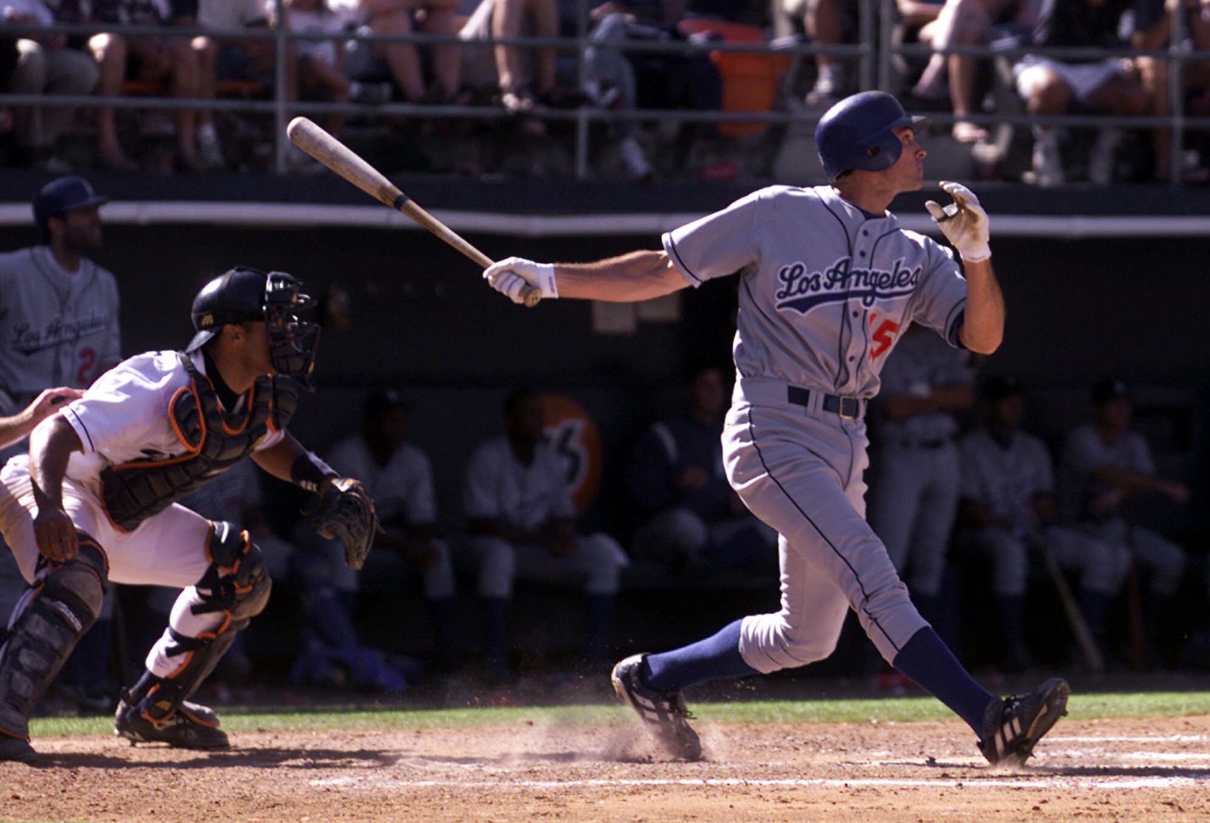 Shawn Green watches it fly